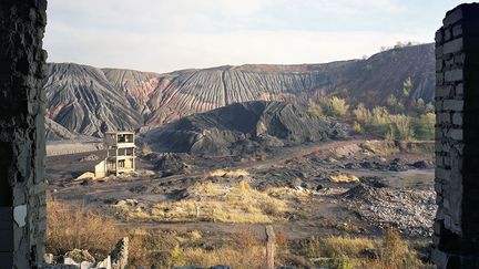 Entre 2008 et 2013, ils partent au Japon à Gunkanjima, une île abandonnée depuis 1974. Leur reportage sur cette ancienne cité minière a également été publié aux éditions Steidl en 2013. (Yves Marchand/Romain Meffre – Polka Galerie)