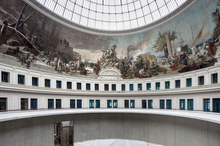 L'intérieur de la Bourse de Commerce en travaux. Elle va abriter la collection de François Pinault. (© Photo Patrick Tourneboeuf Courtesy Bourse de Commerce – Pinault Collection © Tadao Ando Architect & Associates, NeM / Niney & Marca Architectes, Agence Pierre-Antoine Gatier, Setec Bâtiment)