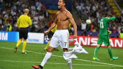 Champion d'Europe avec le Real et le Portugal, Ronaldo a remporté son quatrième ballon d'or.