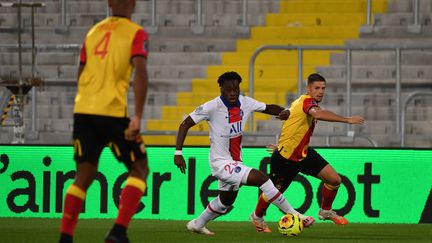 Arnaud Kalimuendo, jeune attaquant du PSG. (DENIS CHARLET / AFP)