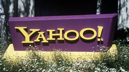 Logo du portail internet Yahoo ! devant le si&egrave;ge du groupe dans la Silicon Valley, en Californie. (JERZY DABROWSKI / DPA)