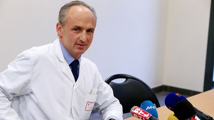 Eric Kariger, m&eacute;decin du CHU de Reims&nbsp;(Marne) en charge de Vincent Lambert, jeudi 16 janvier, lors d'une conf&eacute;rence de presse.&nbsp; (FRANCOIS NASCIMBENI / AFP)