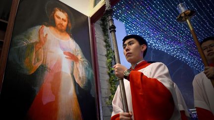 Comme dans cette église de Pékin, la messe de Noël est célébrée par des millions de citoyens chinois. (WANG ZHAO / AFP)