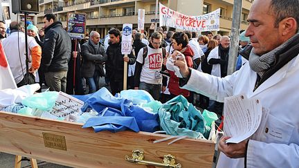 &nbsp; (Grève des médecins à Lyon contre la loi de santé de Marisol Touraine. Le 5 janvier 2015 © Maxppp)