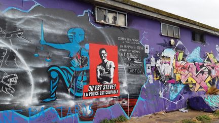 Une fresque en hommage à Steve, à Nantes. (SARAH TUCHSCHERER / RADIO FRANCE)