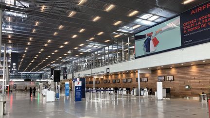 L'aéroport d'Orly&nbsp;le 31 mars 2020, lors du premier confinement. Photo d'illustration. (NOÉMIE BONNIN / RADIO FRANCE)