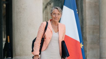 Elisabeth Borne, alors ministre de la Transition écologique et solidaire, quitte&nbsp;l'Elysée, à Paris, le 24 juillet 2019. (BENOIT DURAND / HANS LUCAS / AFP)