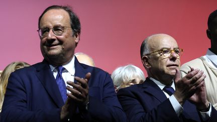 François Hollande, député de Corrèze et ancien chef de l'Etat, et Bernard Cazeneuve, ex-Premier ministre, à Créteil (Val-de-Marne), le 10 juin 2023. (BEHROUZ MEHRI / AFP)