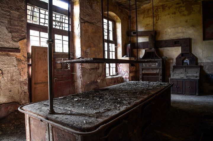 La cuisine de l'ancien orphelinat Prinkipos, près d'Istanbul. Plus grand édifice en bois d'Europe, il est menacé de ruine
 (Ozan Kose / AFP)