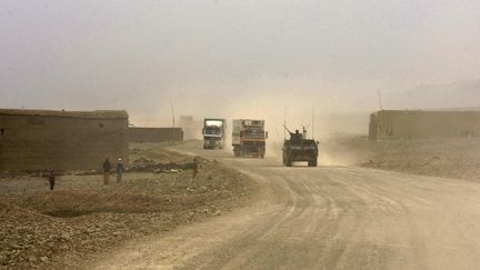 Un convoi dans la vall&eacute;e de Tagab, dans la province de Kapisa, en Afghanistan, le 22 f&eacute;vrier 2011. (AYMERIC VINCENOT / AFP)