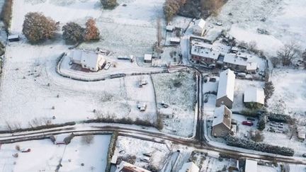 Vague de froid : la Normandie et l'Île-de-France se réveillent sous la neige (France 2)