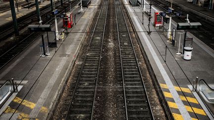 Les rails de la gare Lyon-Perrache, en juin 2016. (JEFF PACHOUD / AFP)