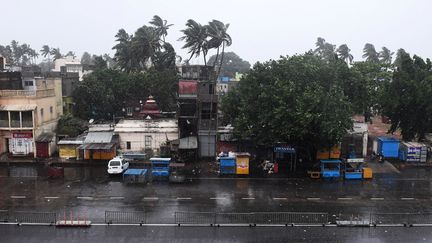 La ville d'Odisha (Inde) balayée par les vents du cyclone Fani, le 3 mai 2019. (DIBYANGSHU SARKAR / AFP)