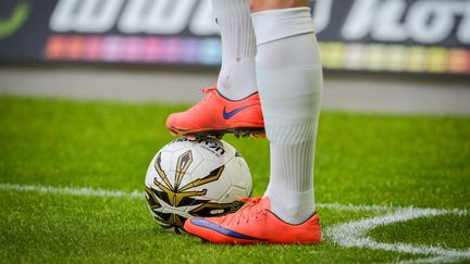 La voisine du stade Franck Sarrabayrouse de Juillan (Hautes-Pyrénées) a interrompu le match à la 65e minute en s'installant sur la pelouse avec sa chaise pliante. Photo d'illustration. (AUR?LIEN LAUDY PHOTOGRAPHE JOURNAL L'UNION-L'ARDENNAIS / MAXPPP)