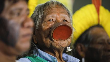 Le chef amérindien Raoni&nbsp;Metuktire, le 18 février 2020 à Brasilia (Brésil). (SERGIO LIMA / AFP)