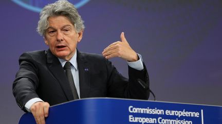 Thierry Breton, commissaire européen chargé du Marché intérieur, lors d'une conférence de presse à Bruxelles (Belgique), le 18 septembre 2020. (DURSUN AYDEMIR / ANADOLU AGENCY / AFP)