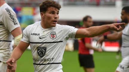 Antoine Dupont a brillé lors de la 5e journée de championnat de Top 14.&nbsp; (GAIZKA IROZ / AFP)