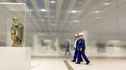 D&#039;anciens mineurs venus visiter le Louvre-Lens
 (MAXPPP/PHOTOPQR/VOIX DU NORD)