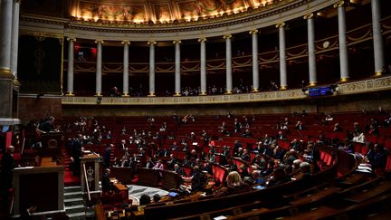 Les députés réunis le 17 février 2020 à l'Assemblée nationale pour&nbsp;débattre du projet de réforme des retraites. (CHRISTOPHE ARCHAMBAULT / AFP)