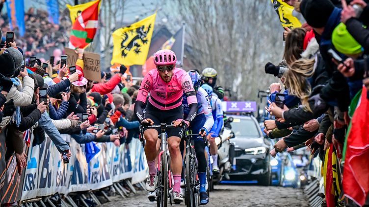 German Jonas Rutsch (EF Education-EasyPost) in a breakaway during the Tour of Flanders, April 2, 2023. (DIRK WAEM / AFP)