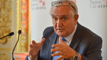 Le s&eacute;nateur des R&eacute;publicains Jean-Pierre Raffarin s'exprime devant un cercle &eacute;conomique franco-chinois, le 10 mars 2015, &agrave; Paris. (HARSIN ISABELLE / SIPA)