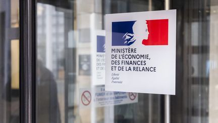 Panneau du ministère de l'Economie et des Finances, à Bercy. (VINCENT ISORE / MAXPPP)