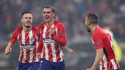 Les joueurs de l'Atlético Madrid, dont Antoine Grizemann au centre, célèbrent leur victoire en finale de la Ligue Europa le 16 mai 2018 à Lyon. (JAN WOITAS / DPA / AFP)