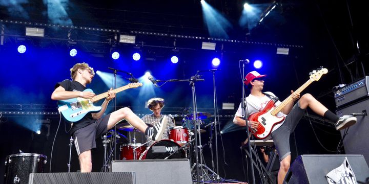 Les jeunes prodiges du Math-rock Lysistrata enflamment la scène de l'Industrie avec une choré improvisée, samedi 26 août à Rock en Seine.
 (Olivier Flandin / FTV)