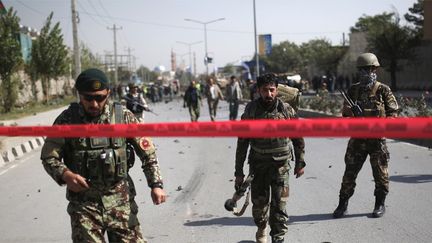  (Les forces de sécurité afghane après un attentat-suicide dans le centre de Kaboul, ce dimanche 11 octobre © REUTERS - Ahmad Masood)