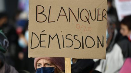 Le 13 janvier 2022, des milliers d'enseignants en grève ont manifesté&nbsp;pour dénoncer le manque de moyens et la gestion par le gouvernement de l'épidémie de Covid-19.&nbsp; (JULIEN MATTIA / LE PICTORIUM / MAXPPP)