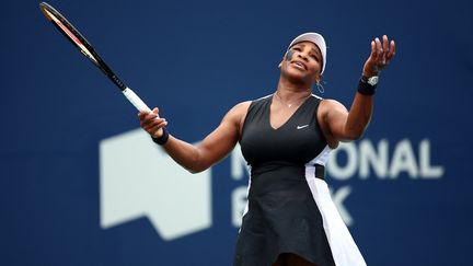 Serena Williams démonstrative après son premier tour victorieux à Toronto, face à l'Espagnole Nuria Parrizas Diaz, le 8 août 2022.&nbsp; (VAUGHN RIDLEY / GETTY IMAGES NORTH AMERICA)