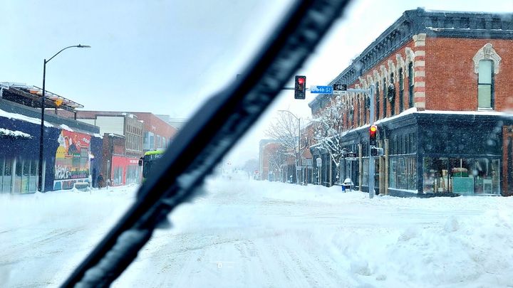 À Des Moines, la capitale de l'Iowa, les conditions de circulation rendues dangereuses par la neige inquiètent sur le taux de participation. (BENJAMIN ILLY / FRANCEINFO / RADIO FRANCE)