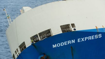 Le cargo "Modern Express" d&eacute;rive&nbsp;dans le golfe de Gascogne, le 29 janvier 2016. (LOIC BERNARDIN / AFP)