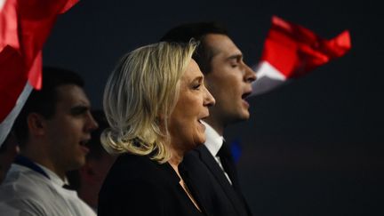 Marine Le Pen et Jordan Bardella, le 3 mars 2024 à Marseille (Bouches-du-Rhône). (CHRISTOPHE SIMON / AFP)