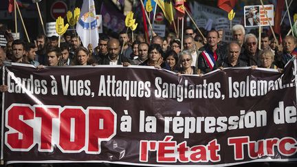 Manifestation à Paris, le 11 octobre 2015, après l'attentat d'Ankara en Turquie. (JOEL SAGET / AFP)