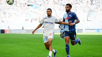 Iliman Ndiaye in contact with Christopher Operi during Marseille-Le Havre, October 8, 2023. (CLEMENT MAHOUDEAU / AFP)