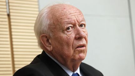 Jean-Claude Gaudin,&nbsp;maire de Marseille (Bouches-du-Rh&ocirc;ne), avant une r&eacute;union de l'UMP &agrave; l'Assembl&eacute;e nationale, le 2 avril.&nbsp; (THOMAS SAMSON / AFP)