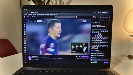 La rencontre de Ligue Europa entre le FC Barcelone et Manchester United, jeudi 16 février, a été diffusée en direct et gratuitement sur la chaîne Twitch de Domingo. (FRANCEINFO: SPORT/ ROBIN JOANCHICOY)