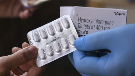 Une tablette d'hydroxychloroquine, dans une pharmacie d'Amritsar, en Inde, le 27 avril 2020.&nbsp; (NARINDER NANU / AFP)