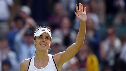 Alizé Cornet après sa victoire contre Iga Swiatek à Wimbledon, le 2 juillet 2022. (GLYN KIRK / AFP)