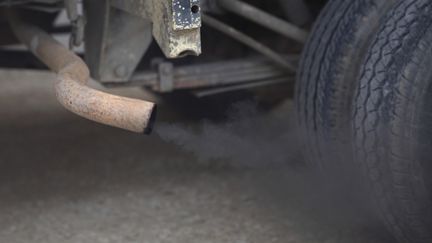 Le carbone suie est produit lors de phénomènes de combustion, notamment par les moteurs diesel. (ERIC GUILLORET / BIOSPHOTO / AFP)