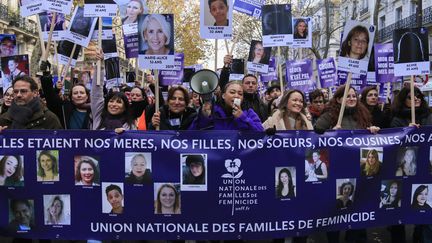 The head of the procession of the feminist demonstration against violence against women, November 25, 2023, in Paris.  (QUENTIN DE GROEVE / HANS LUCAS / AFP)