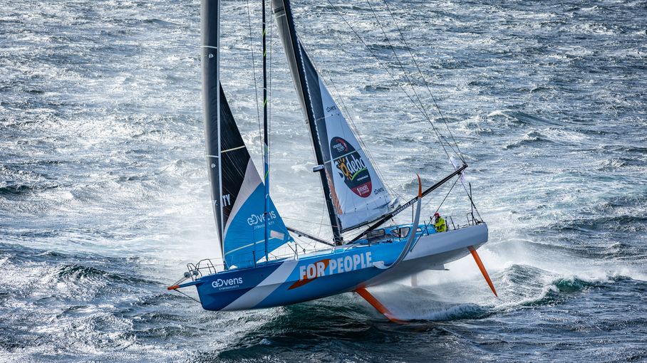 Vendée Globe 2024 : Thomas Ruyant sort du Pot-au-noir en tête, Sam Goodchild et Sébastien Simon le talonnent... Suivez la position des skippeurs en direct