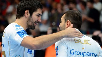 Les joueurs de Montpellier, Nikola Karabatic et Dragan Dajic, le 20 septembre 2012 &agrave; Paris.&nbsp; (FRANCK FIFE / AFP)