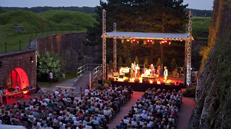 Covid 19 Les Evenements Culturels De Plus De 5 000 Personnes Pourront Etre Autorises Sous Conditions Par Les Prefets Des Le 15 Aout