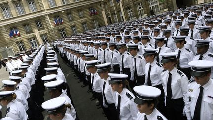 De nouveaux officiers au quartier g&eacute;n&eacute;ral de la police, le 2 septembre 2015 &agrave; Paris. (MIGUEL MEDINA / AFP)