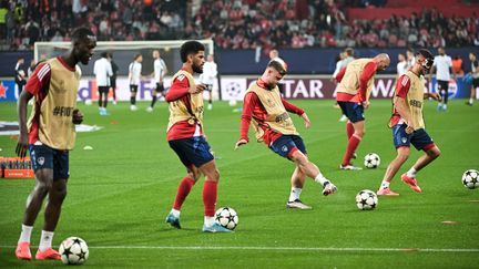 Brest-Spieler wärmen sich vor dem Champions-League-Spiel gegen Sturm Graz in Roudourou am 19. September 2024 auf. (DAMIEN MEYER / AFP)