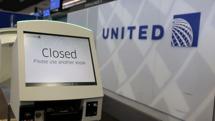 Un guichet fermé à l'aéroport international de San Francisco, le 8 juillet 2020. (JUSTIN SULLIVAN / GETTY IMAGES / AFP)