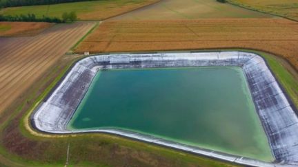 Mégabassine de Sainte-Soline : les reproches faits à cette vaste retenue d'eau (FRANCE 2)