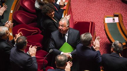 Le sénateur LR Gérard Larcher, applaudi après sa réélection à la tête du Sénat, le 2 octobre 2017. (CHRISTOPHE ARCHAMBAULT / AFP)